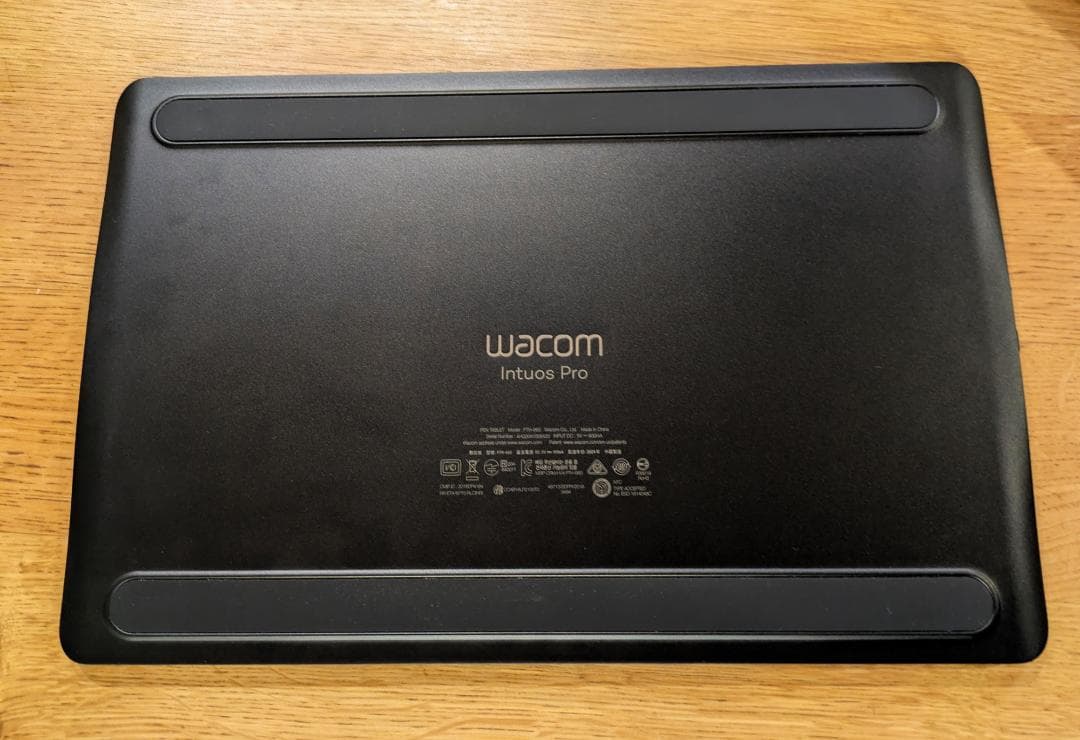 液タブ・ペンタブ Wacom Intuos Pro Medium PTH-660