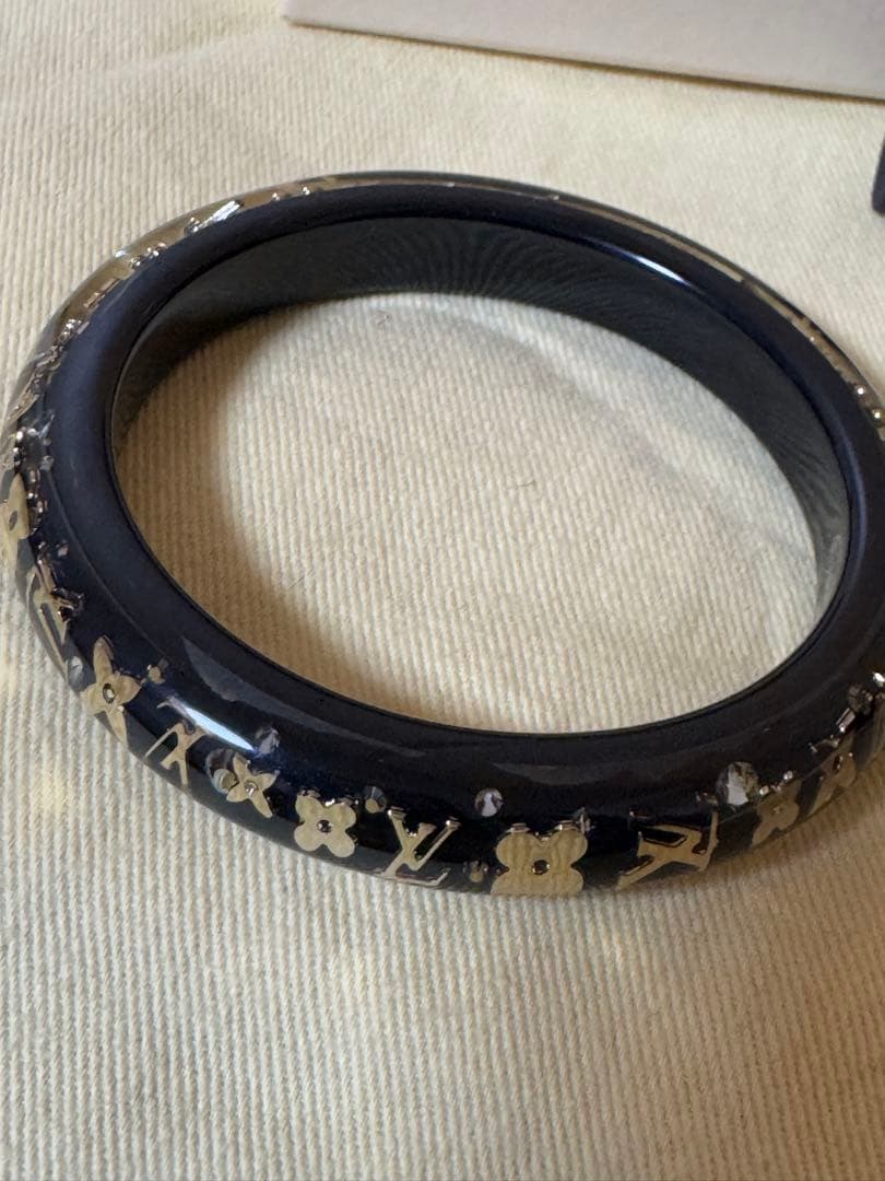 明日美　Louis Vuitton アンクルージョン バングル ブラック