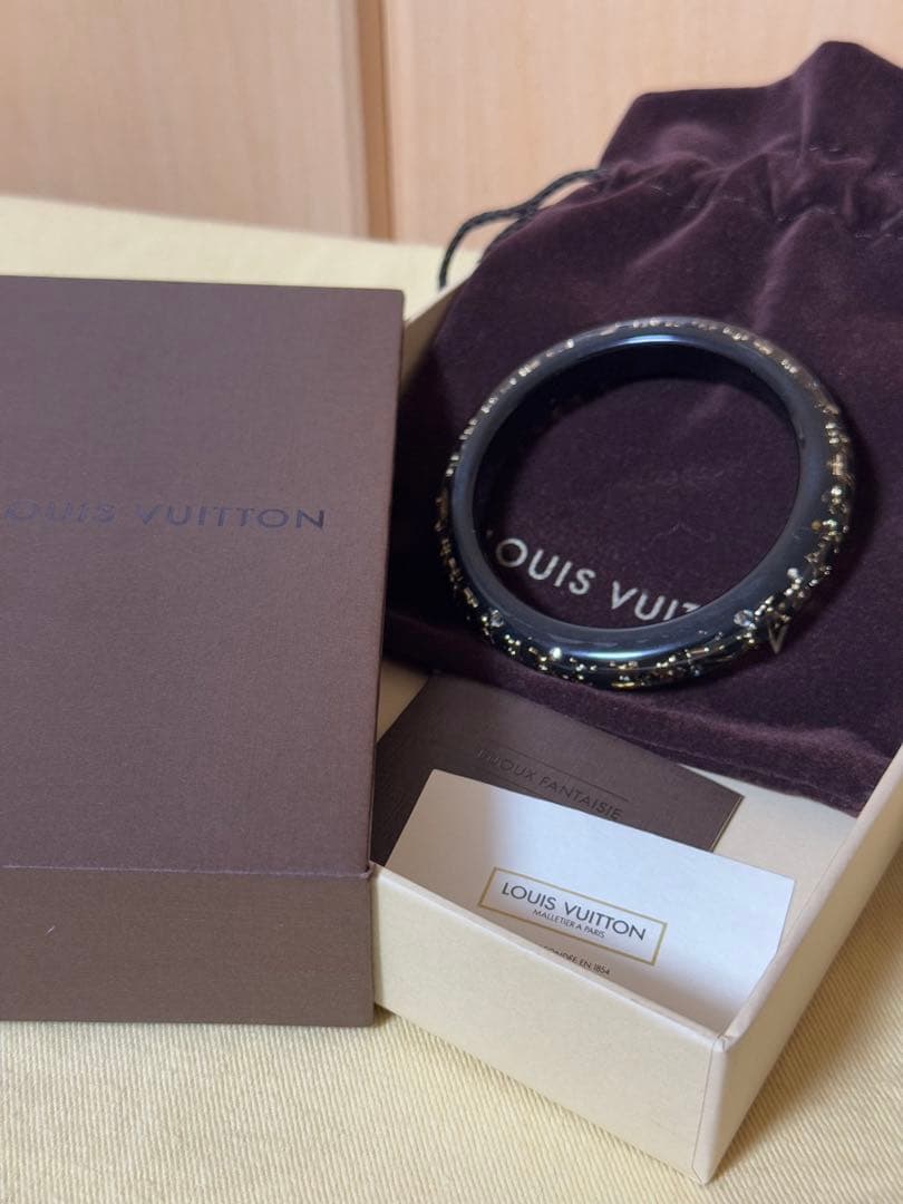 明日美　Louis Vuitton アンクルージョン バングル ブラック