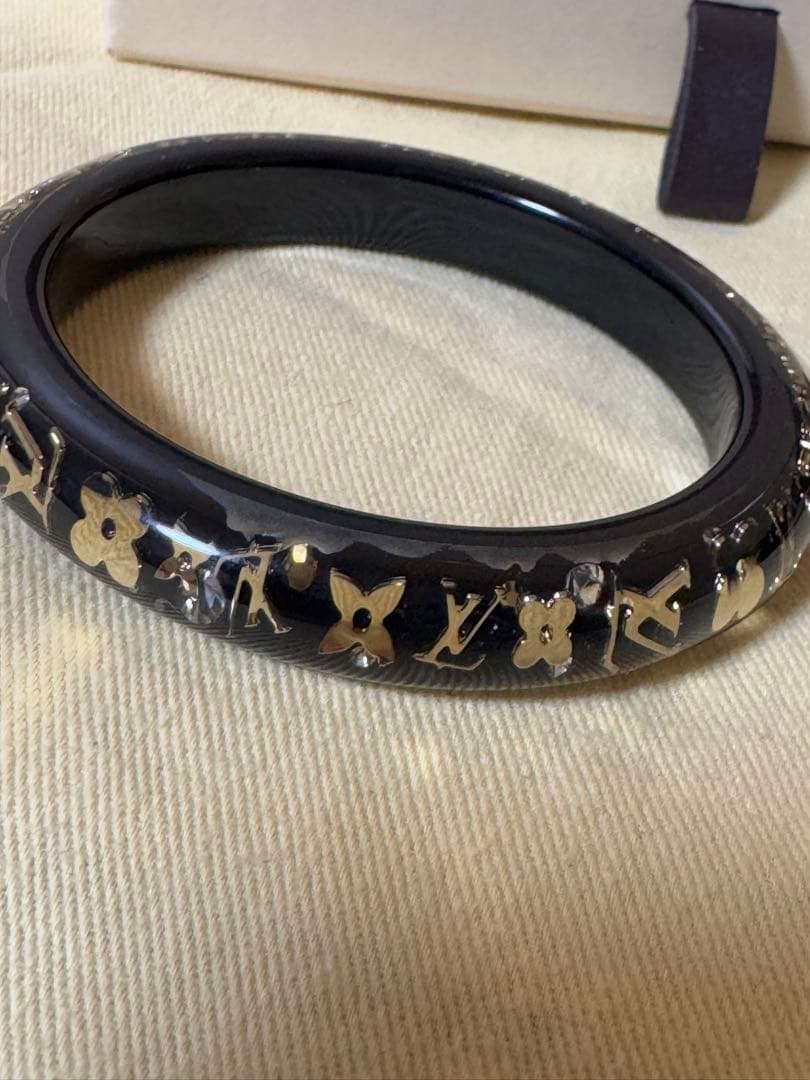 明日美　Louis Vuitton アンクルージョン バングル ブラック