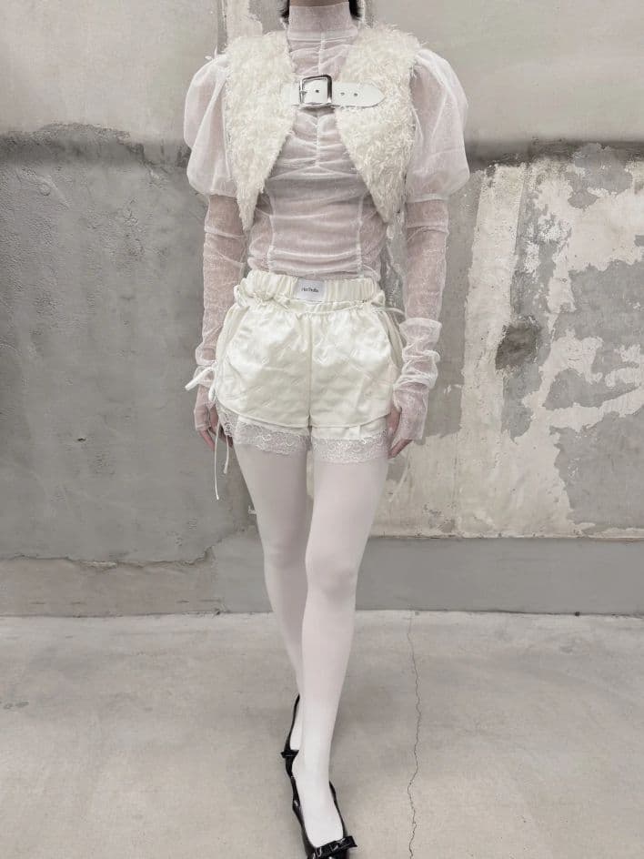 新品未使用 LITMUS Gathered Puffy Lace Top