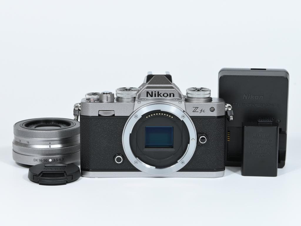 【ほぼ新品】 ニコン　Nikon Z fc レンズキット 《ショット数412》