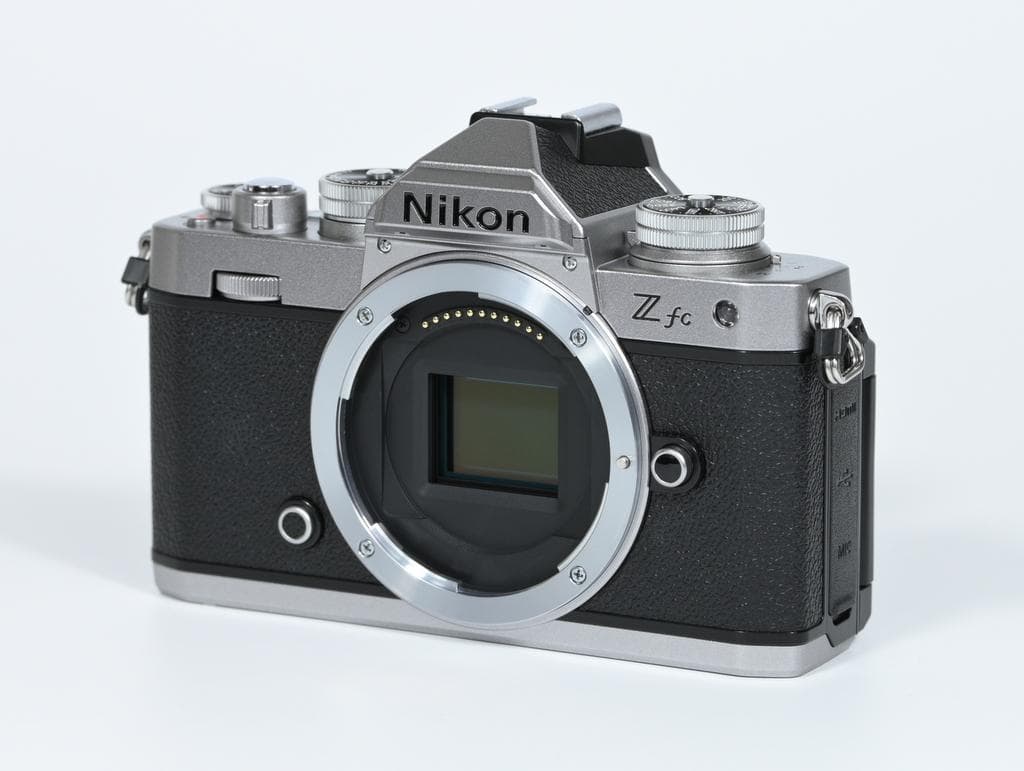 【ほぼ新品】 ニコン　Nikon Z fc レンズキット 《ショット数412》