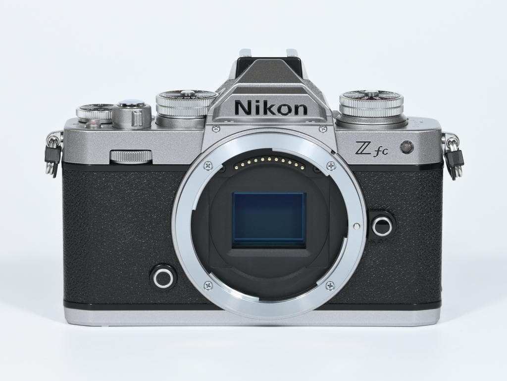【ほぼ新品】 ニコン　Nikon Z fc レンズキット 《ショット数412》