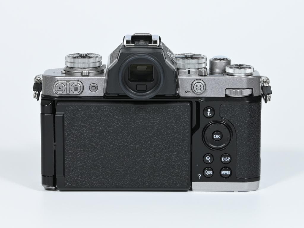 【ほぼ新品】 ニコン　Nikon Z fc レンズキット 《ショット数412》