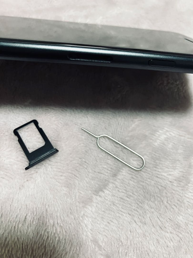 iPhone SE3 128GB ミッドナイト 美品