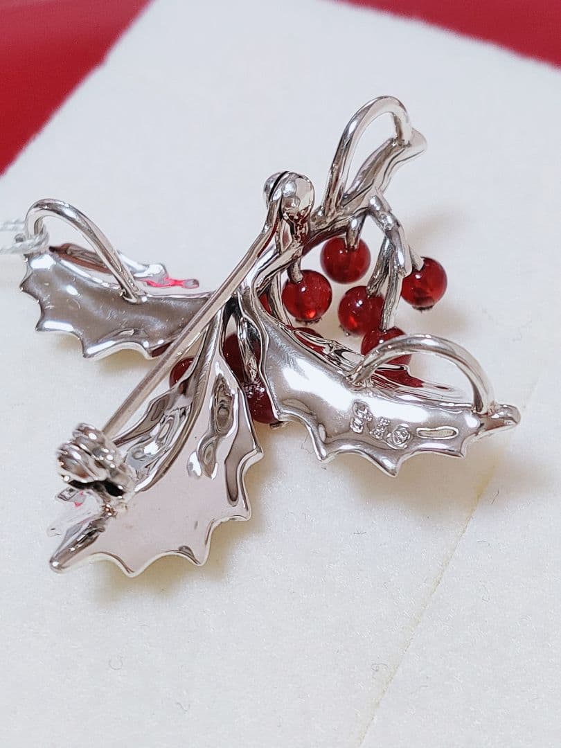 新作 碌山 クリスマスヒイラギ ガーネリアン シルバー ブローチ 兼ペンダント