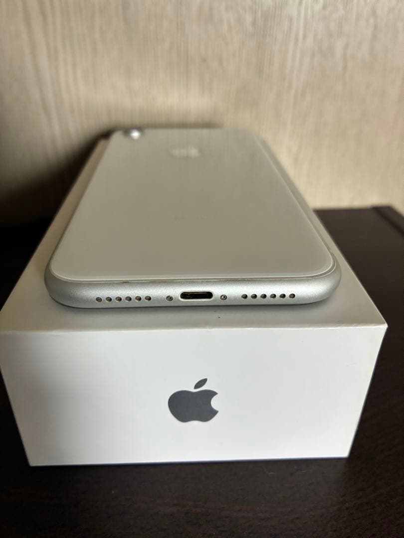 【美品】Apple iPhoneXR ホワイト 128GB simフリー