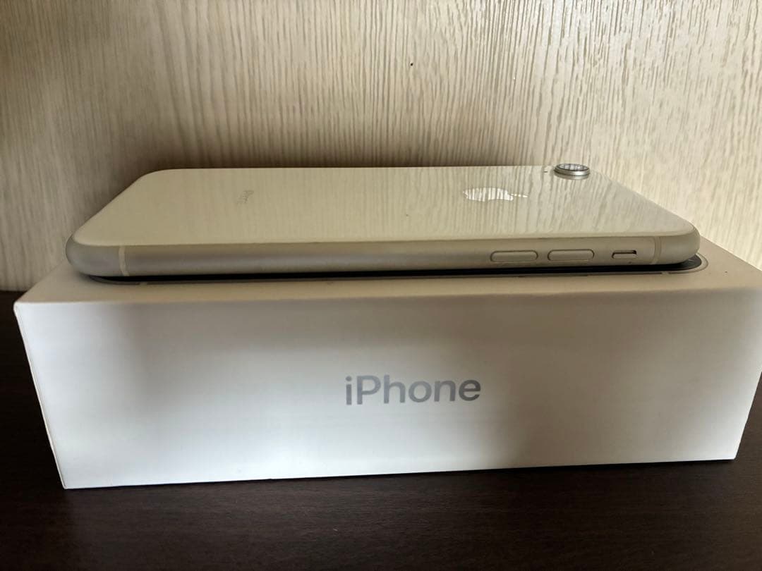 【美品】Apple iPhoneXR ホワイト 128GB simフリー