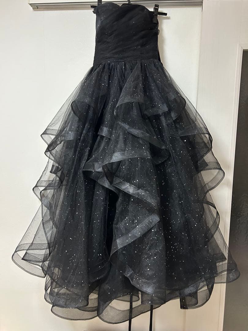 ブラック ストラップレス ウェディングドレス