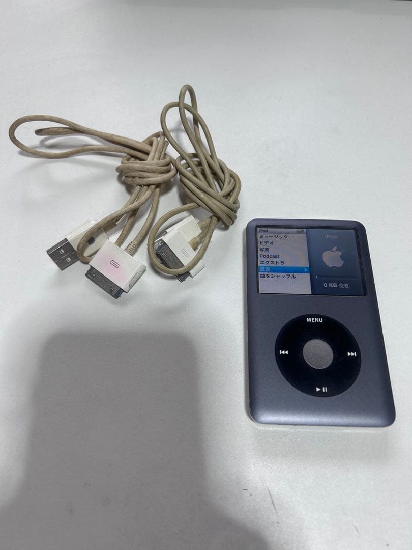 Apple iPod classic 16GB USBケーブル付属