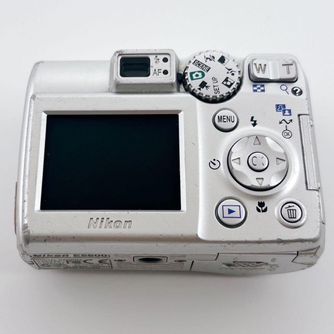 Nikon ニコン COOLPIX 5600 シルバー デジカメ