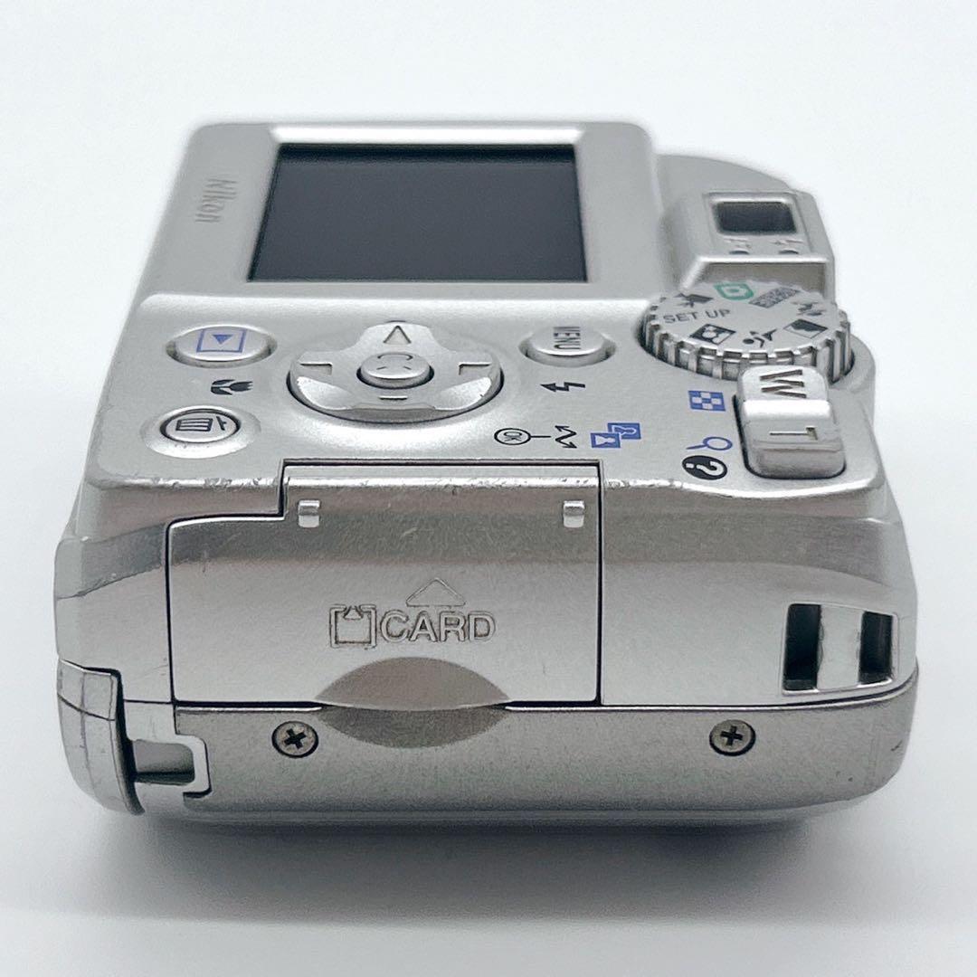 Nikon ニコン COOLPIX 5600 シルバー デジカメ