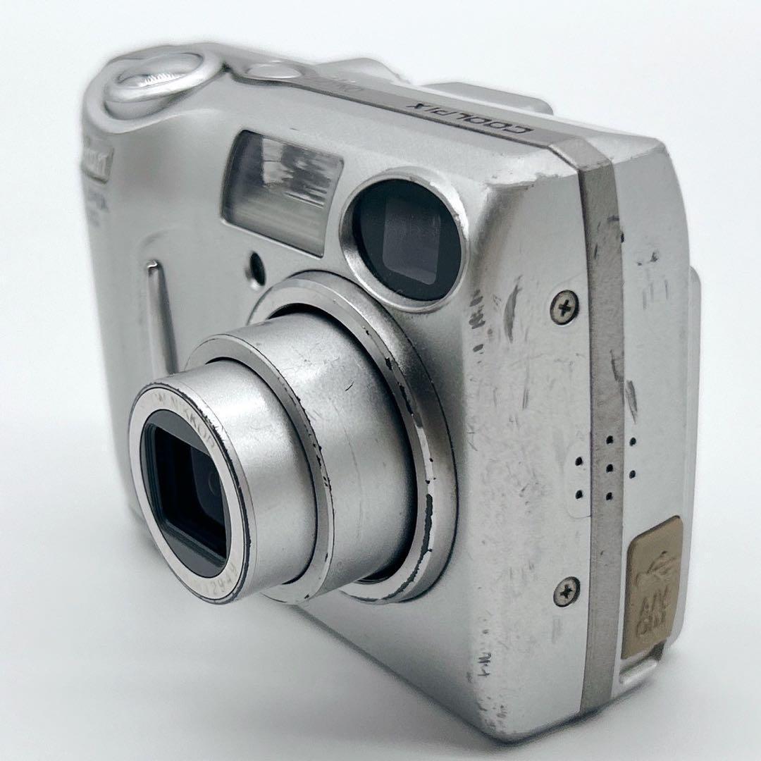 Nikon ニコン COOLPIX 5600 シルバー デジカメ