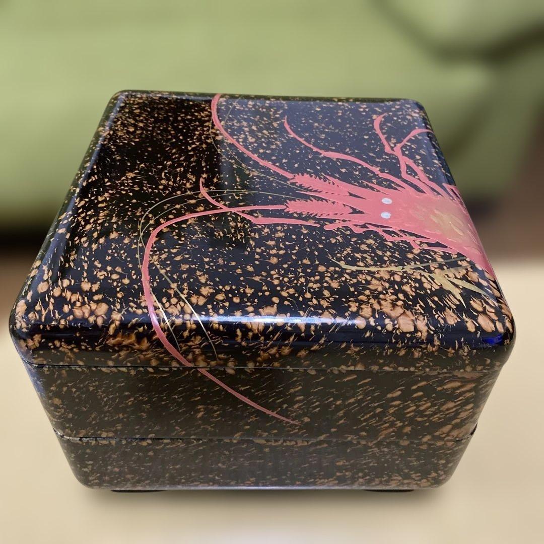 津軽塗　伊勢海老柄漆器二段重箱　レア物