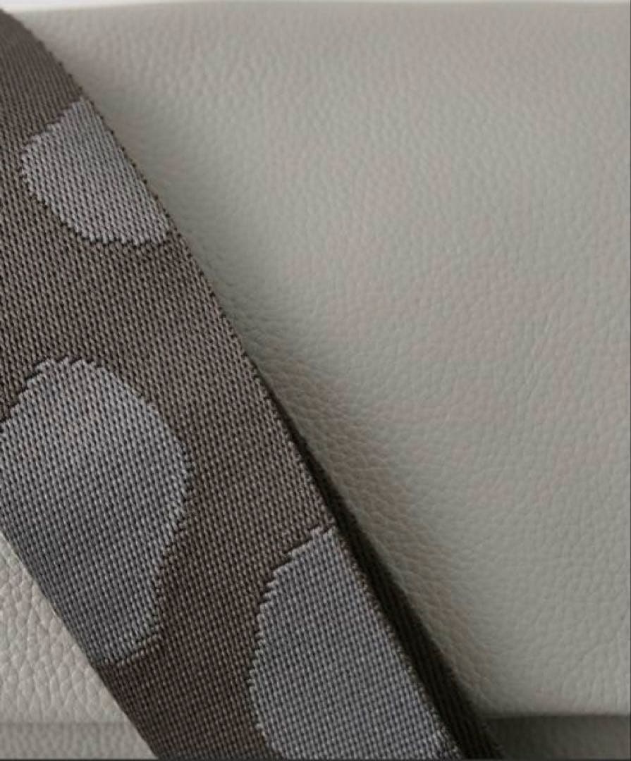 タグ付き　イアパピヨネ　本革　ワイドテープショルダーバッグ/ボディバッグ