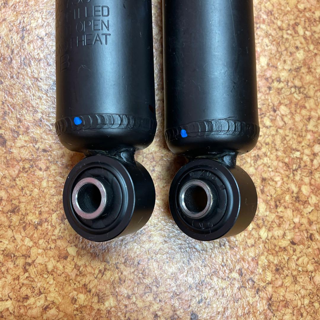 未使用　純正ショックアブソーバーハイエース8型KYB ー 4本セットTOYOTA