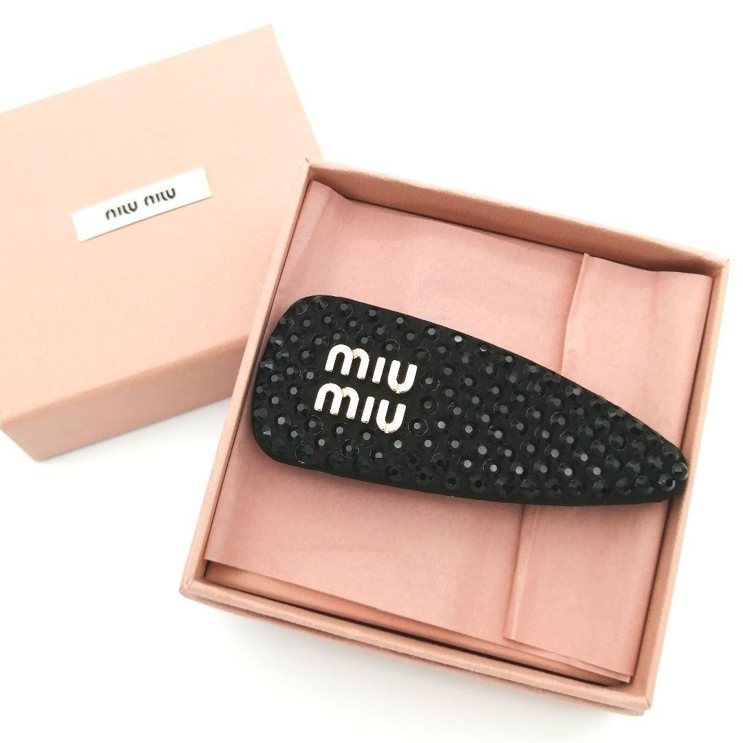 極美品✨ミュウミュウ　バレッタ　ヘアクリップ　近年モデル　スパンコール　ロゴ　黒