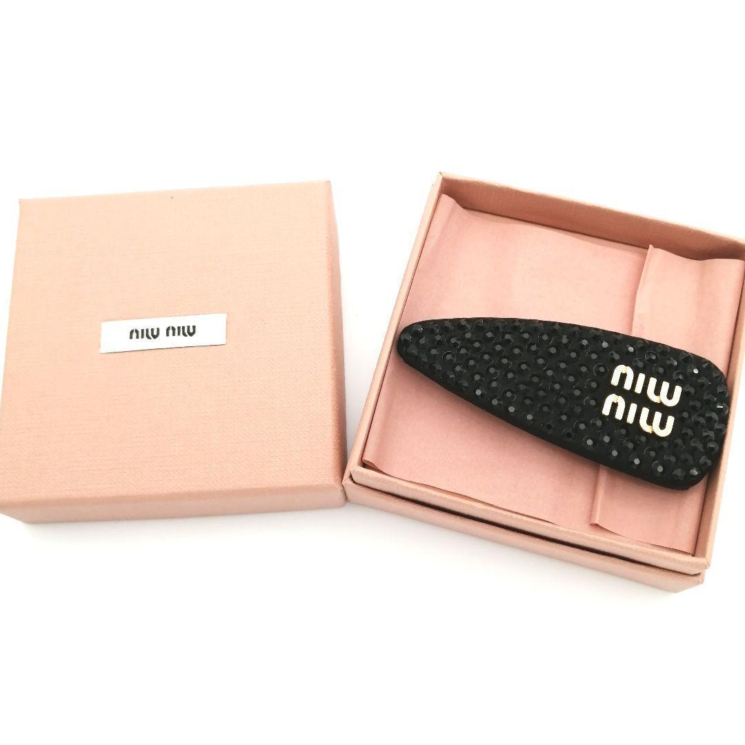 極美品✨ミュウミュウ　バレッタ　ヘアクリップ　近年モデル　スパンコール　ロゴ　黒