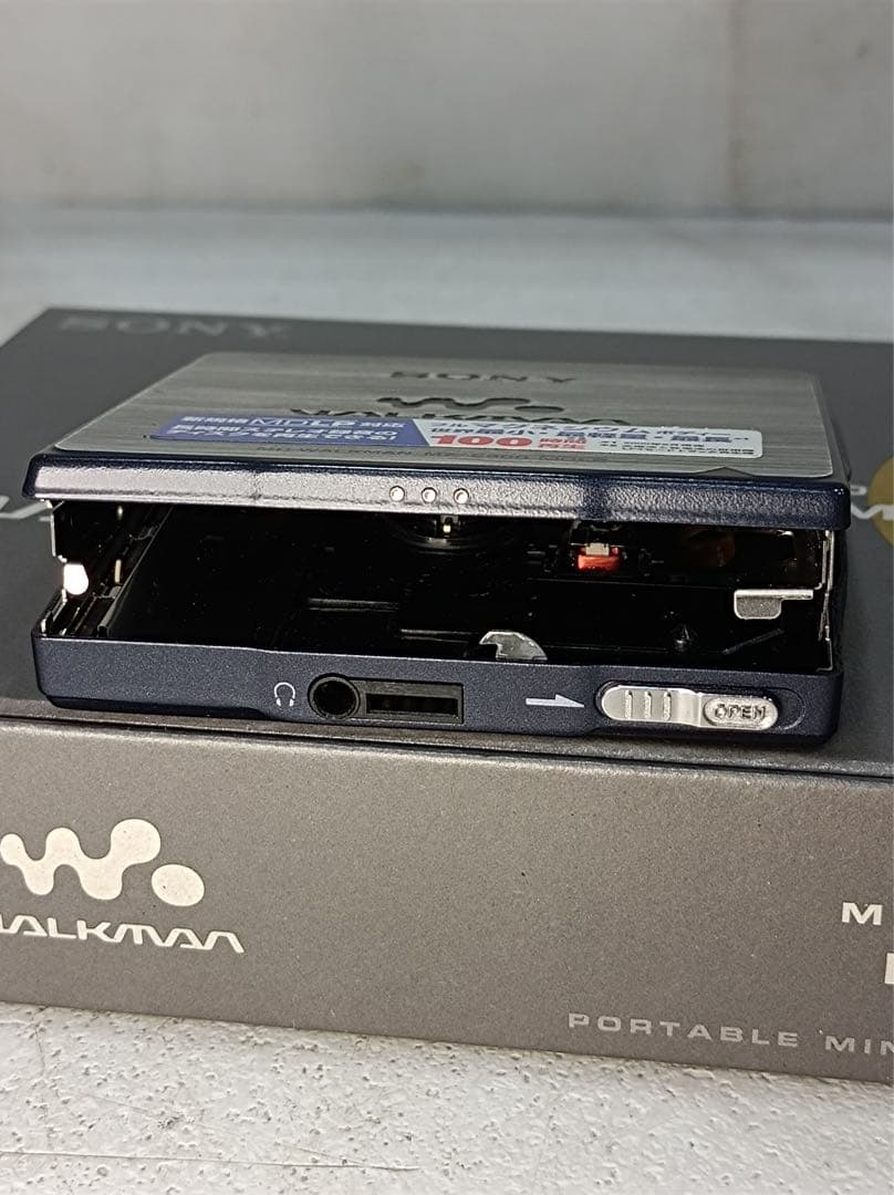 八6735【美品】SONY MDウォークマン MZ-E900