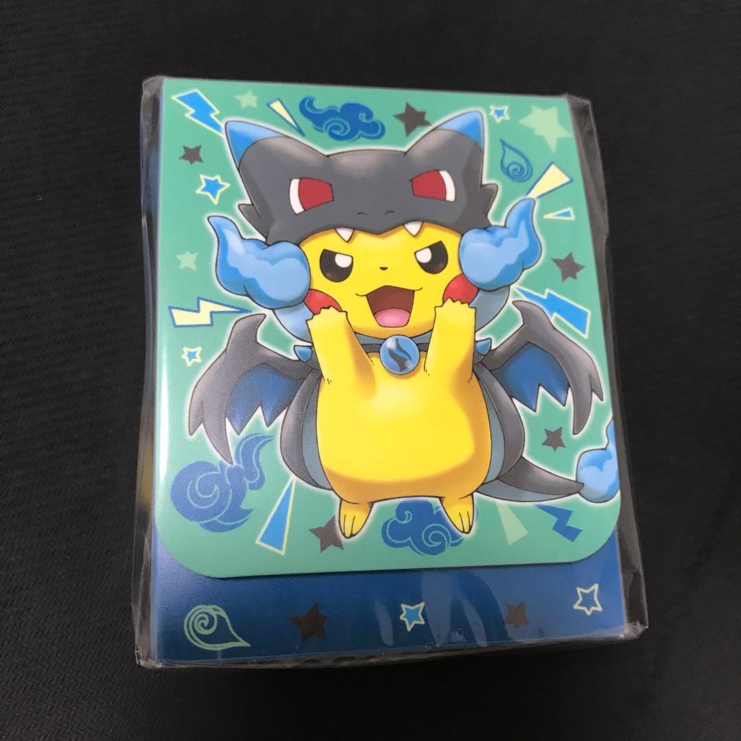 デッキケース メガリザードンXのポンチョを着たピカチュウ