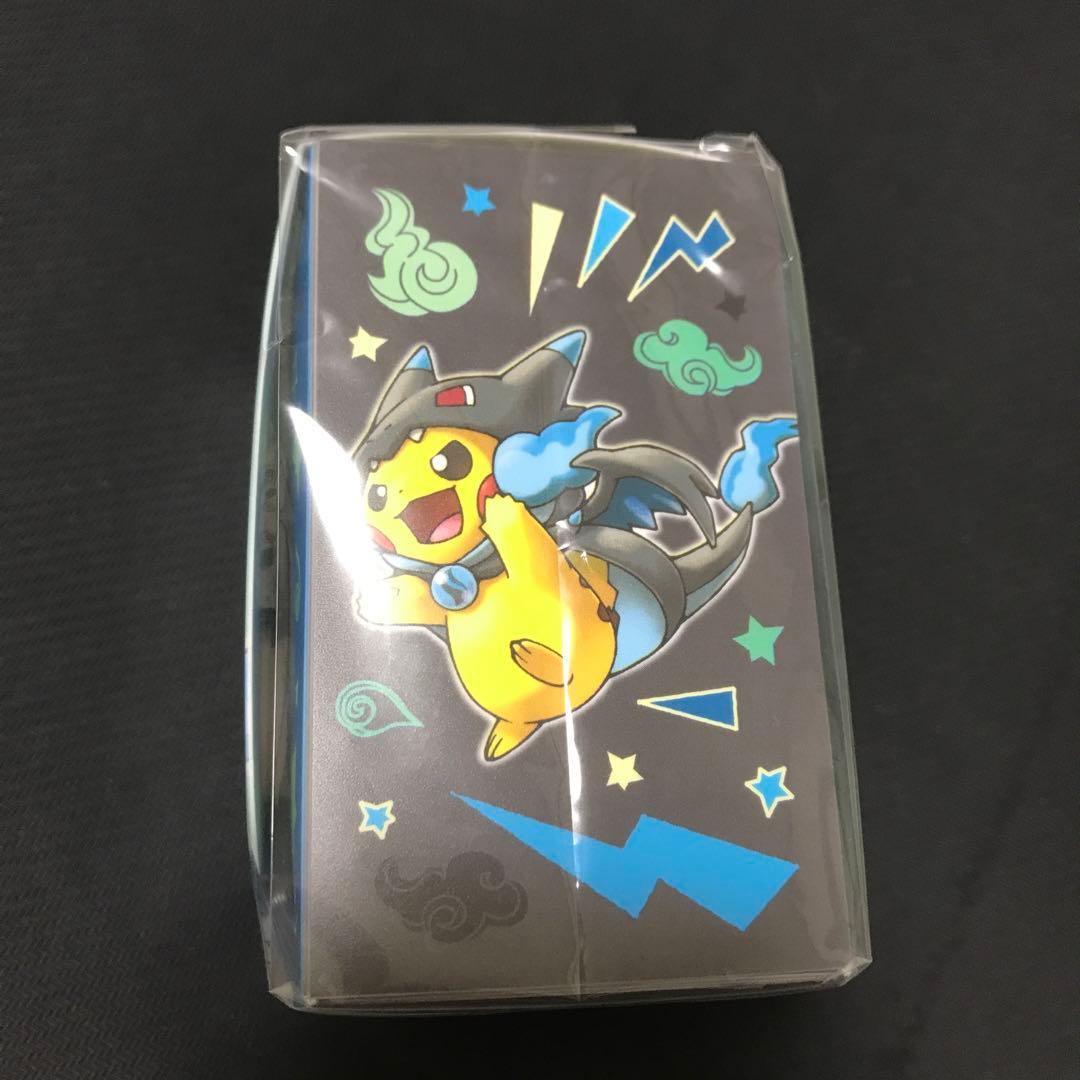 デッキケース メガリザードンXのポンチョを着たピカチュウ