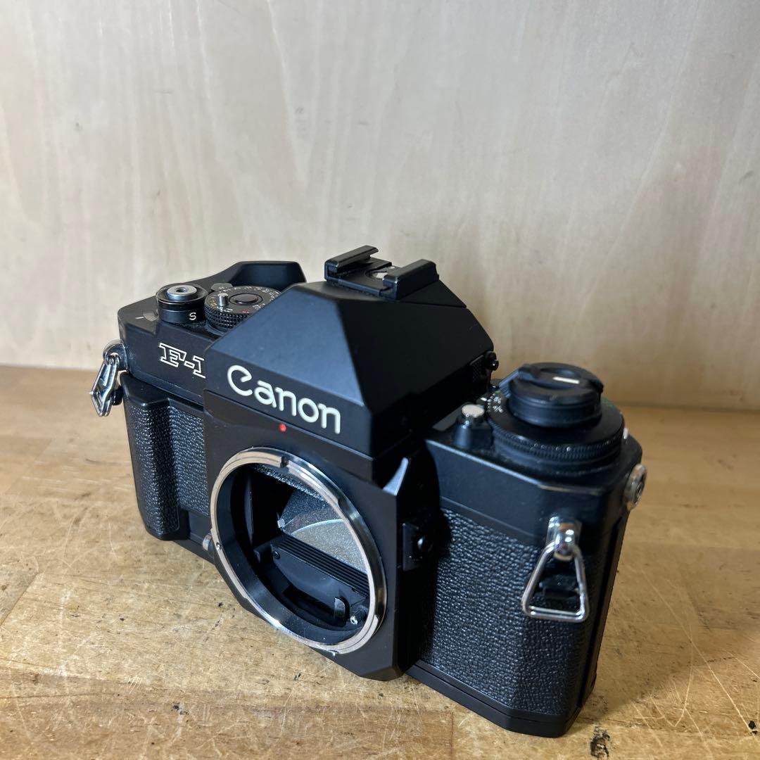 Canon F-1 ボディー　フィルム巻き取り軸下部欠けあり　他完動極美品