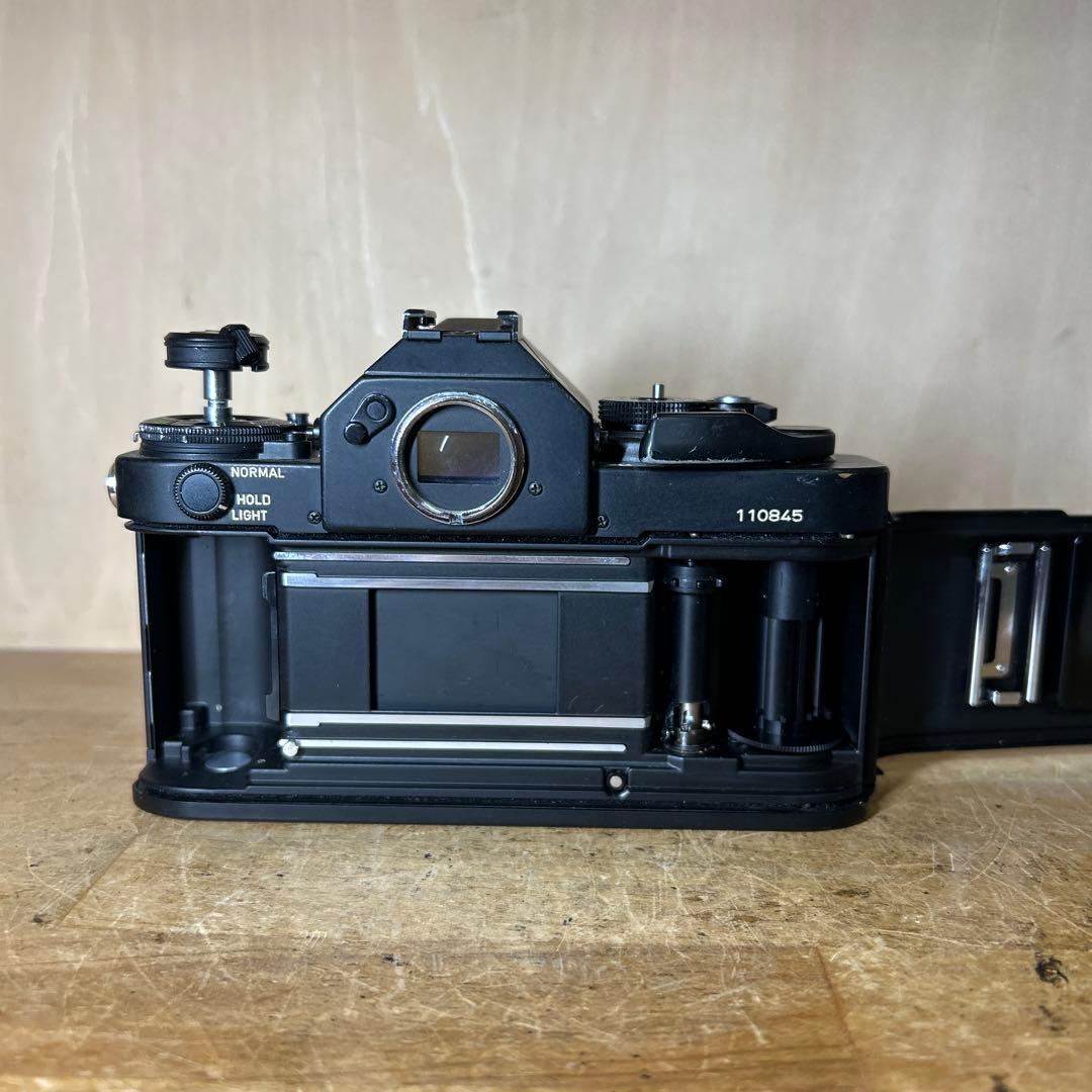 Canon F-1 ボディー　フィルム巻き取り軸下部欠けあり　他完動極美品