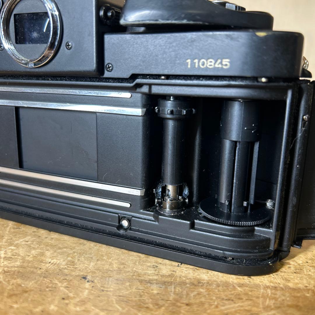 Canon F-1 ボディー　フィルム巻き取り軸下部欠けあり　他完動極美品