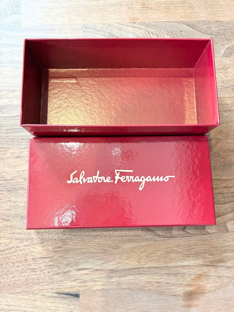 フェラガモ　レディース　ベルト　新品