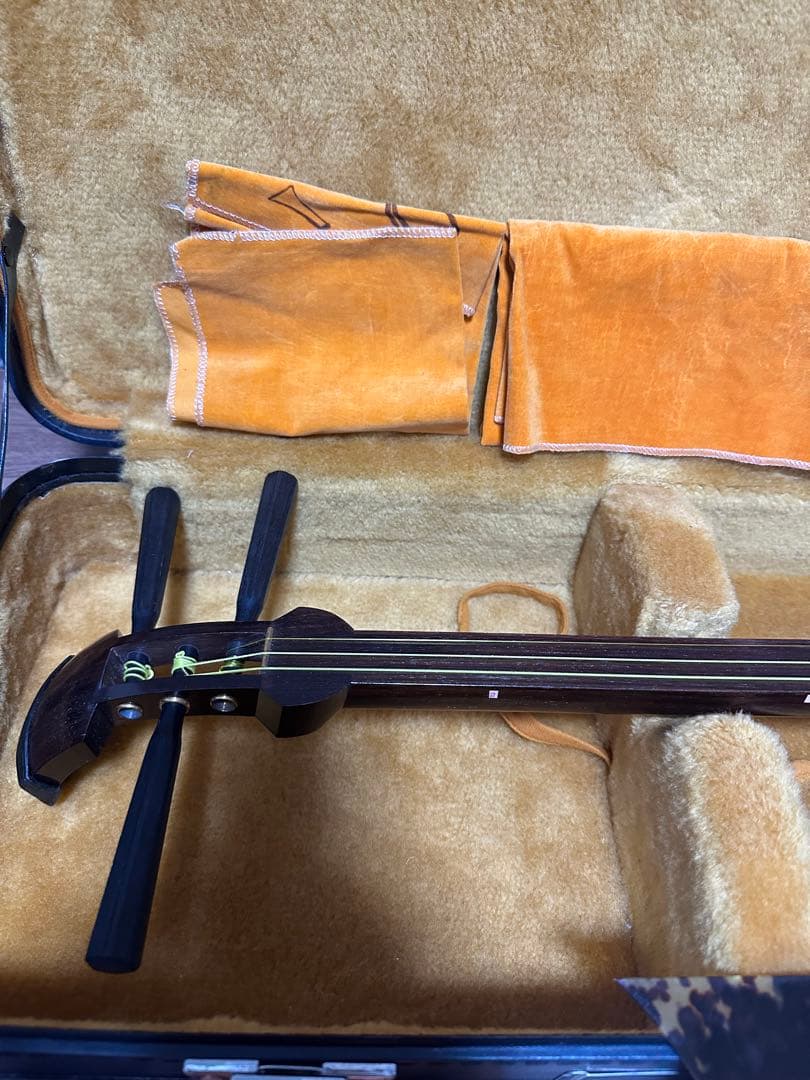 最終値下げ　民謡三味線(紅木、片面皮破れあり)付属品セット