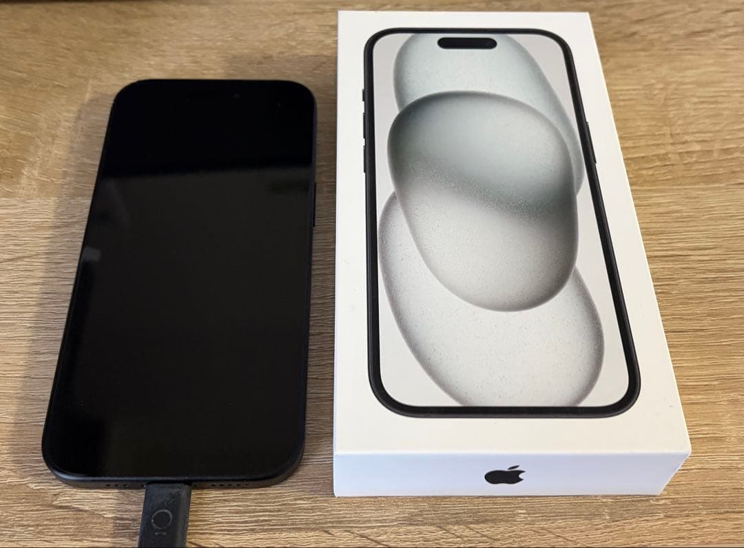 Apple iPhone 15 本体 256GB 黒