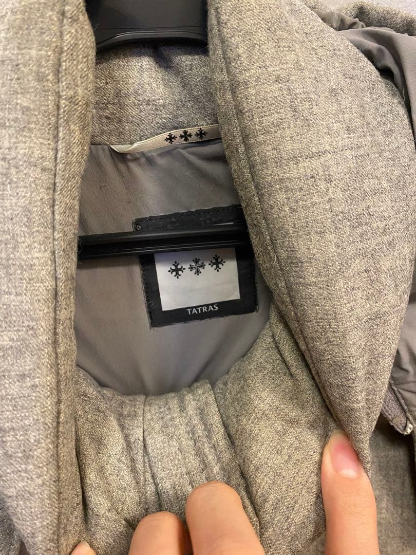 TATRAS フード付きグレー ダウンジャケット
