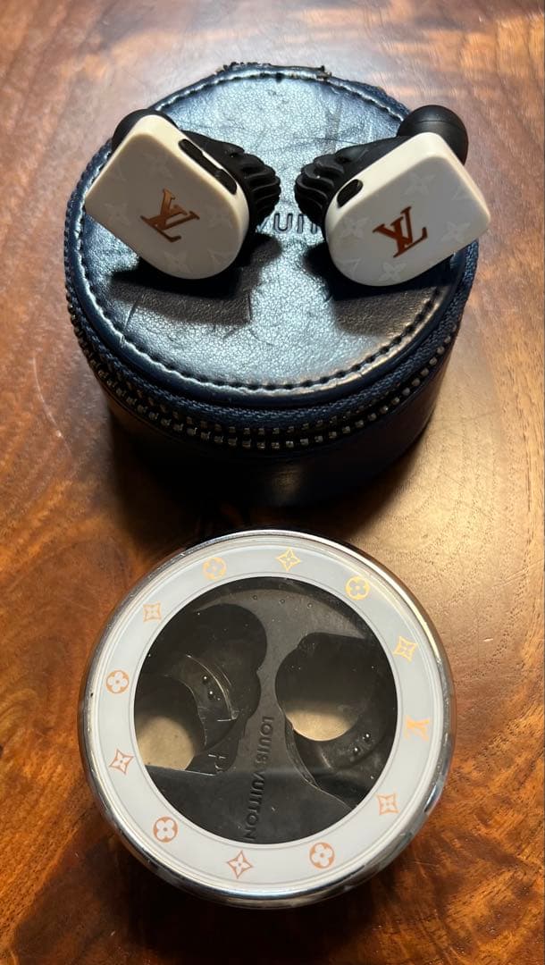 値下❗️正規品人気のホワイト❗️ルイヴィトンイヤホンEE-056A 現状渡しケース付
