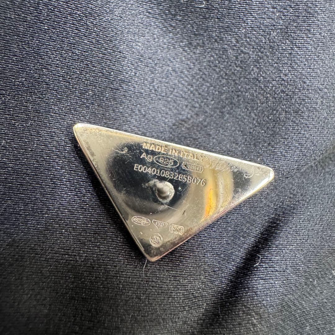 PRADA ブラック三角ピアス オリジナルポーチ付き