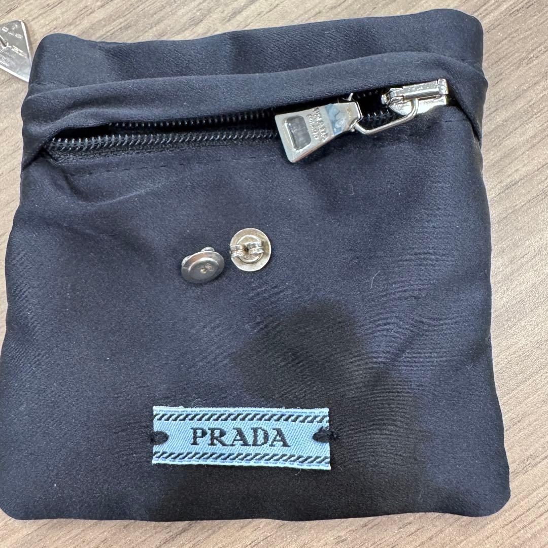 PRADA ブラック三角ピアス オリジナルポーチ付き