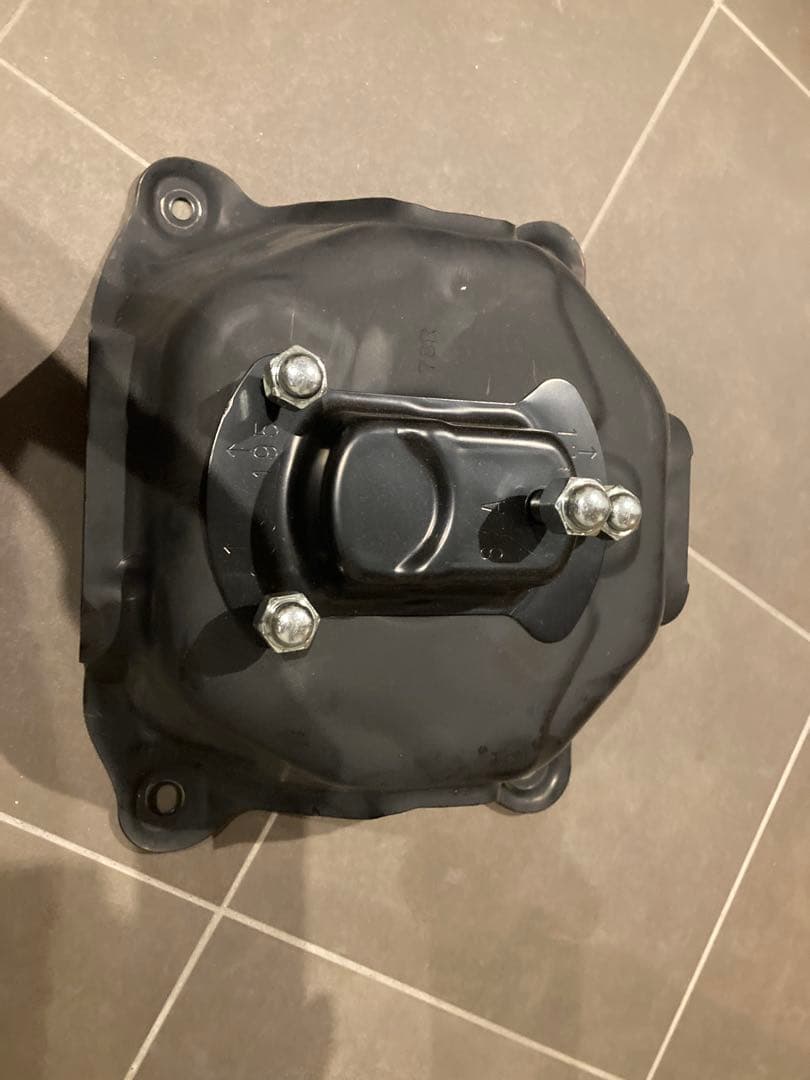 ジムニーシエラ　JB74　純正　背面タイヤ　ブラケット