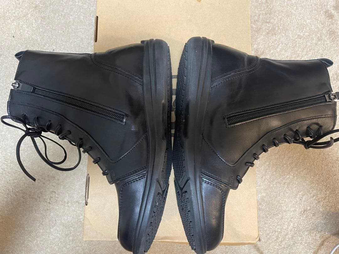 BENESU ベネシュ　ブラック レザー ブーツ