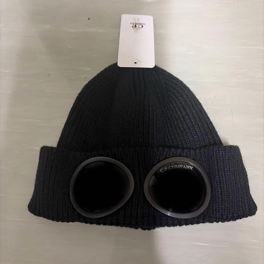 C.P. COMPANY ゴーグル付きニット帽　ブラック　訳あり