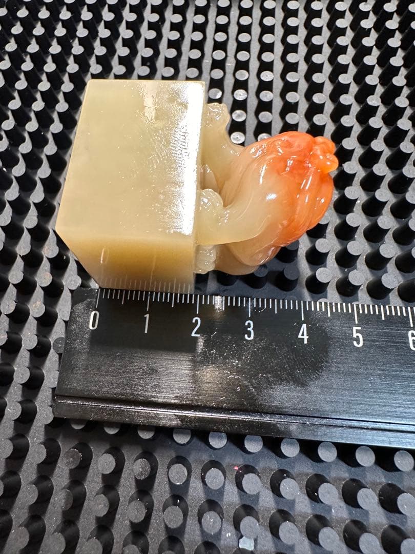 ラオス石　田黄　瑞獣献宝　巧色　高級印材　箱付き　篆刻　書道　落款　雅号