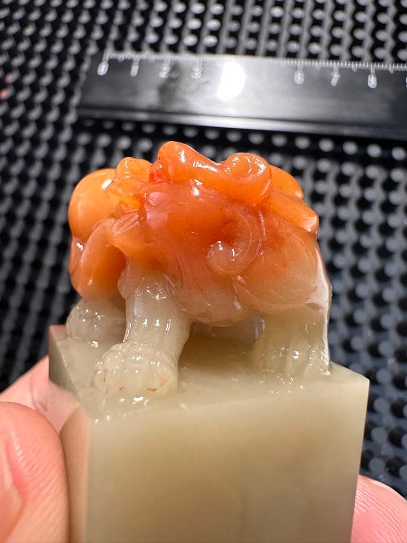 ラオス石　田黄　瑞獣献宝　巧色　高級印材　箱付き　篆刻　書道　落款　雅号