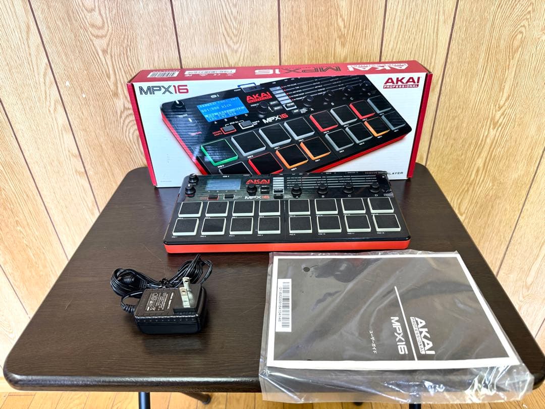 AKAI アカイ プロフェッショナル MPX16 MIDIコントローラー