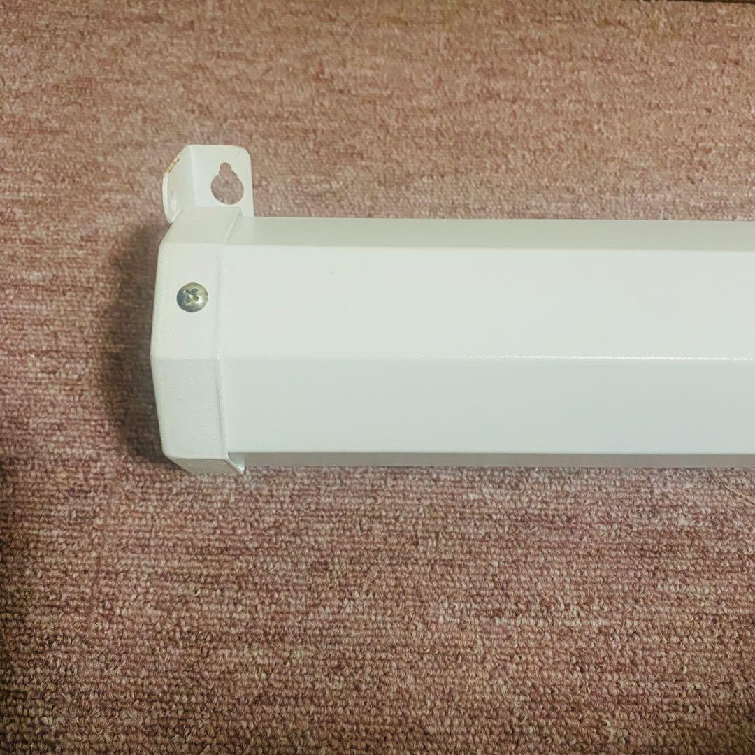 美品☆プロジェクタースクリーン 80型　壁掛け 吊り下げ式 ホームシアター