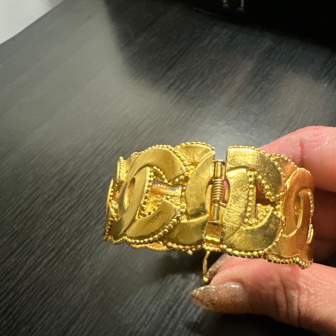 CHANEL金色 透かし彫り チェーンリンク ブレスレット留め金がつぶれてる