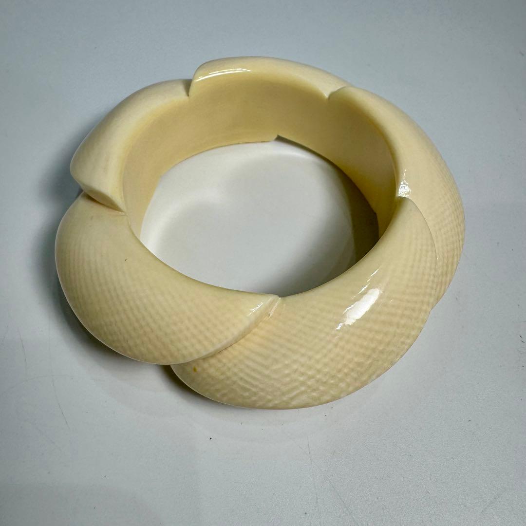 N*t様 天然素材 象牙風 バングル 大ぶり10cm 136g