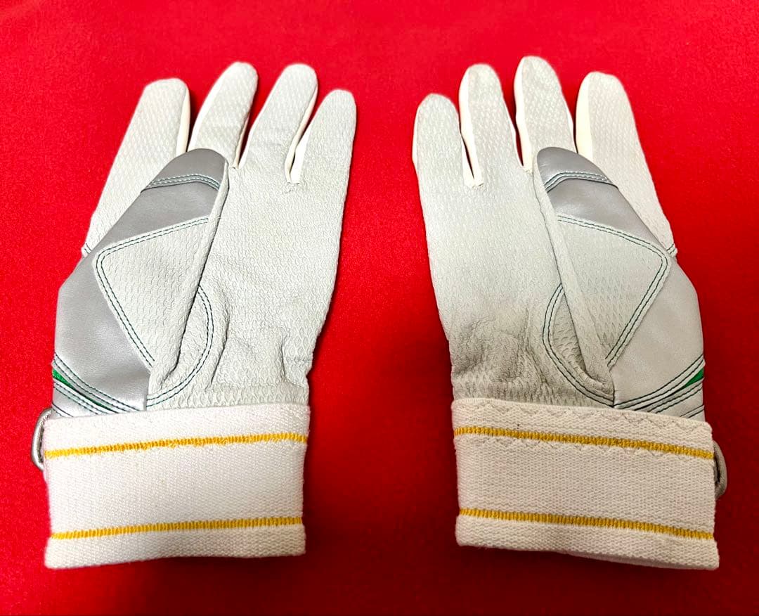 広島東洋カープ　羽月隆太郎　実使用　バッティンググローブ　おまけ2個付