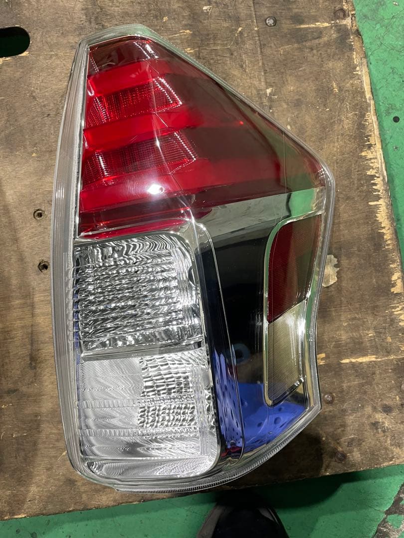 プリウスα 後期　DEPO製　US仕様テール