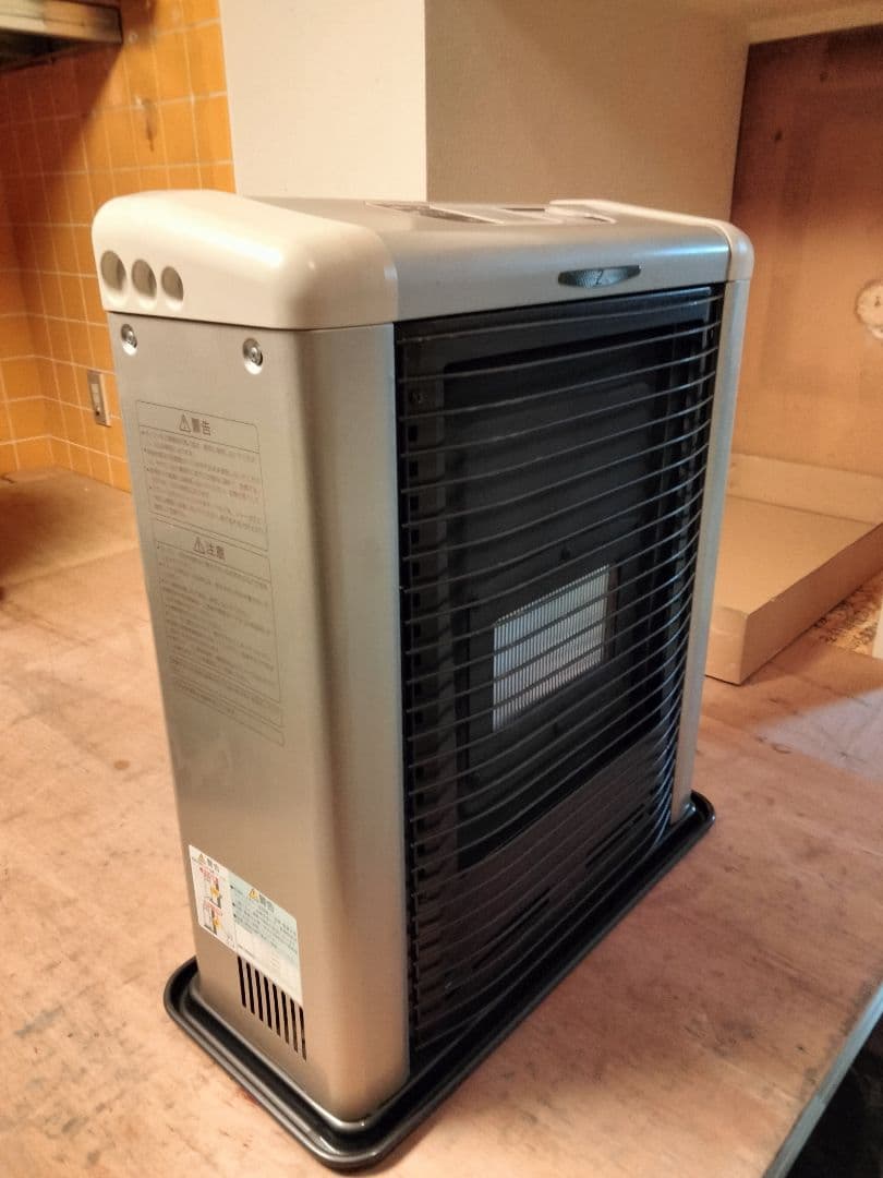 サンポットFF石油ストーブゼータス！品番「FFR‐563SX」2017年式中古品