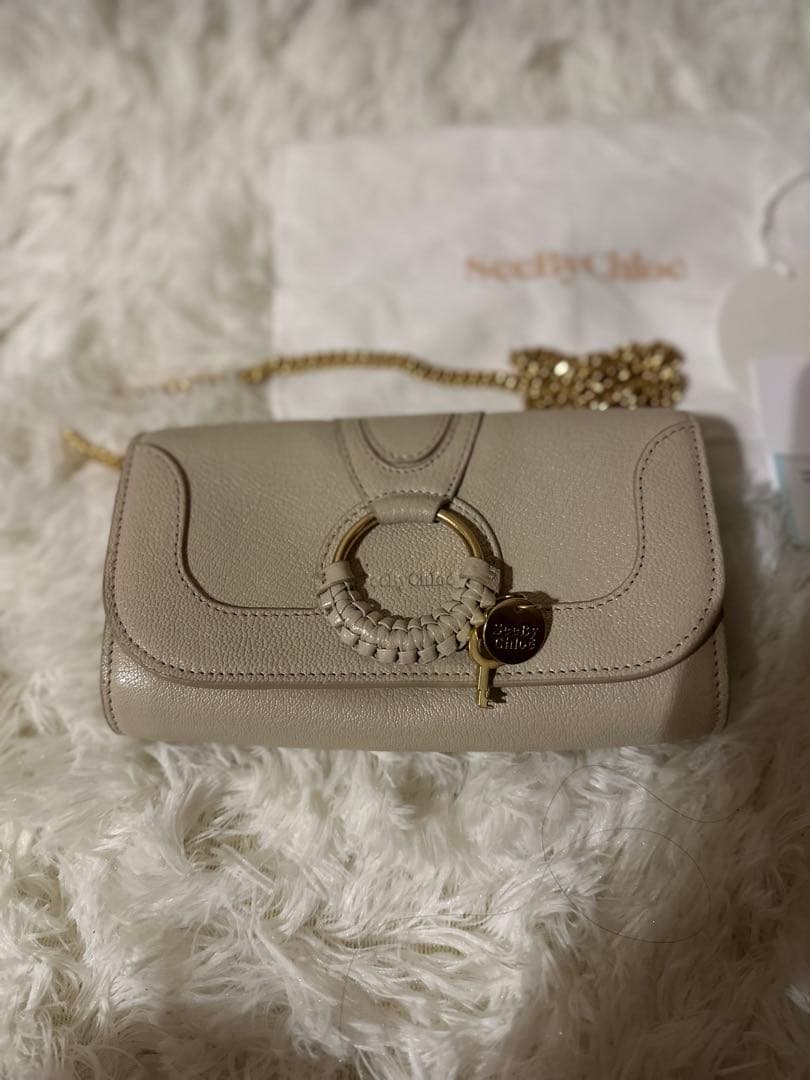 seebychloe シーバイクロエ　チェーンウォレット　hana アイボリー