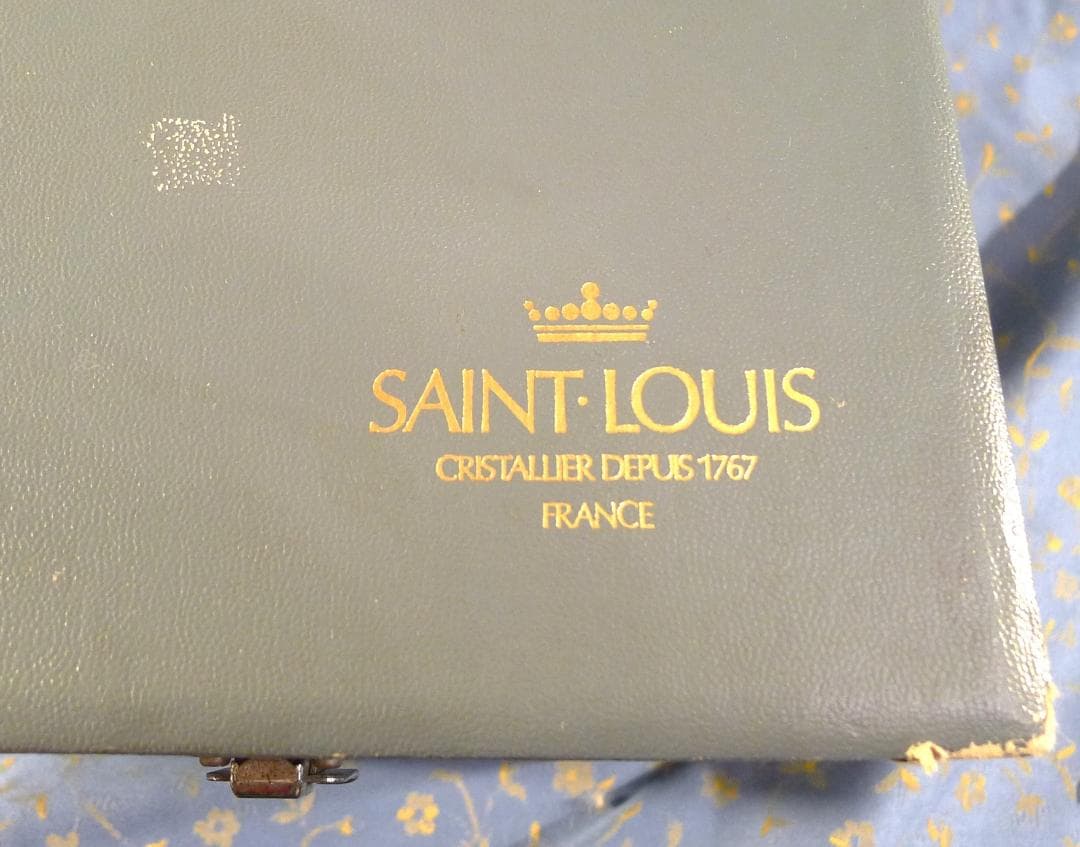 クリスタルの女王【サンルイクリスタル】高級レッドカラーフラワーベース（専用箱付）